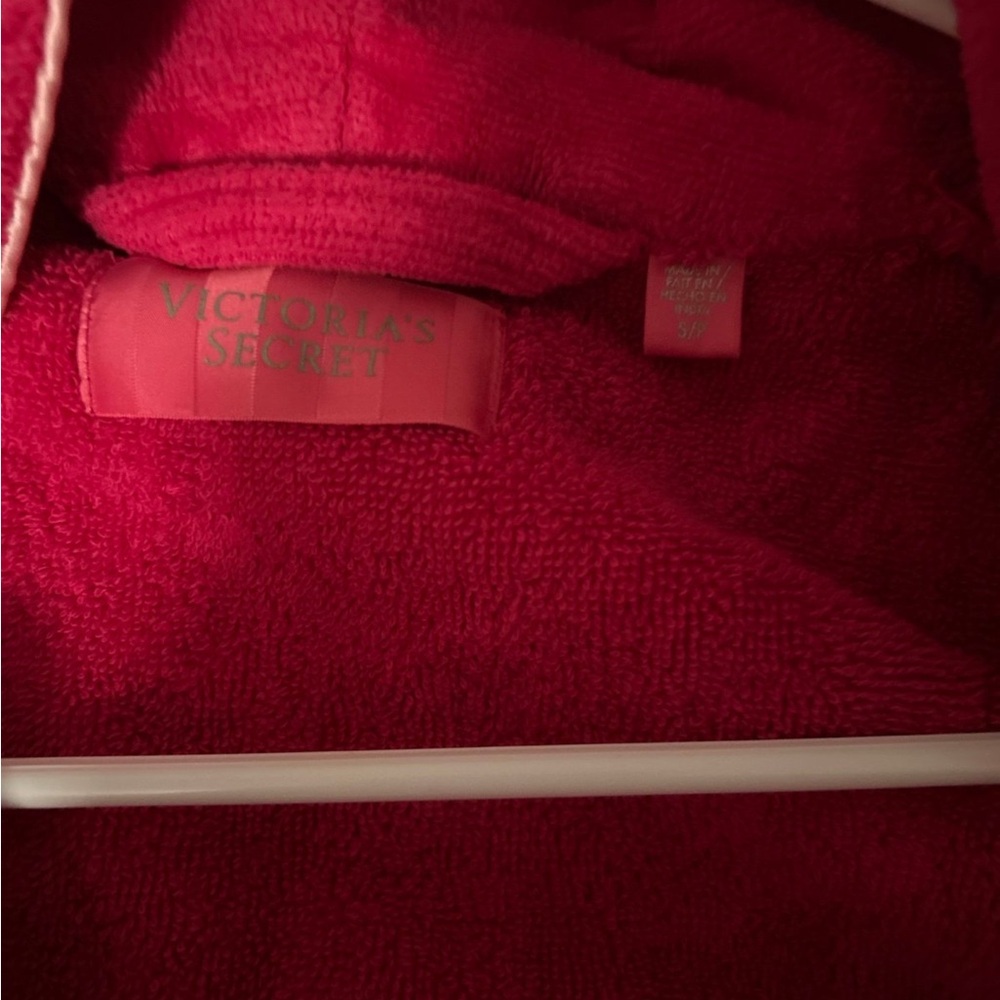 Victoria's Secret Fuchsia Plush Robe - Picture 4 of 5